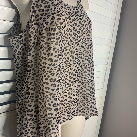 CAbi Style #3612 Flutter Top Leopard Print Size Medium 2Piece Pleats and Ruffle - Picture 2 of 3